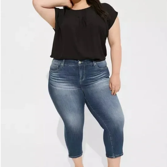 Set of 2 size 18(2x) tops from torrid. One pink one black, Brand NWT! - Picture 7 of 9